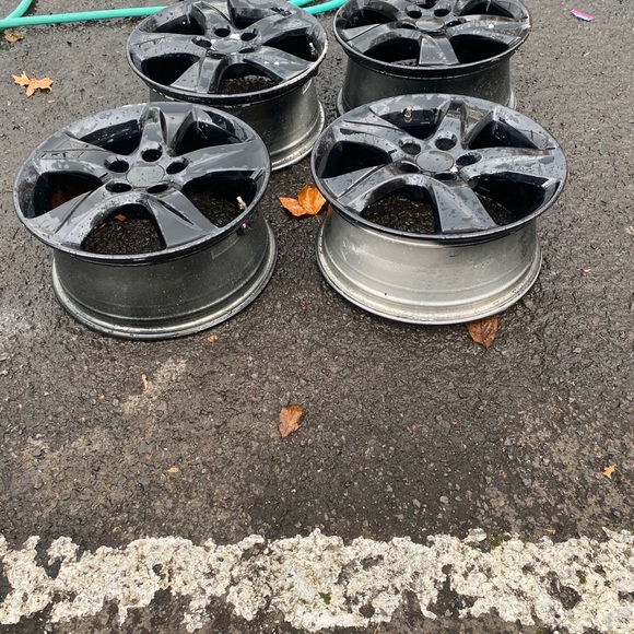 17inch stock Acura rims. - Picture 4 of 5